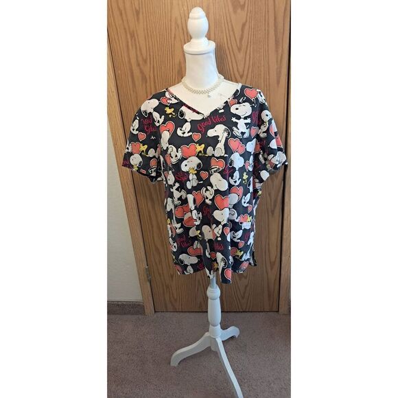 Peanuts Snoopy Good Vibes Hearts Woman's V Neck Top See Measurements - Picture 1 of 4